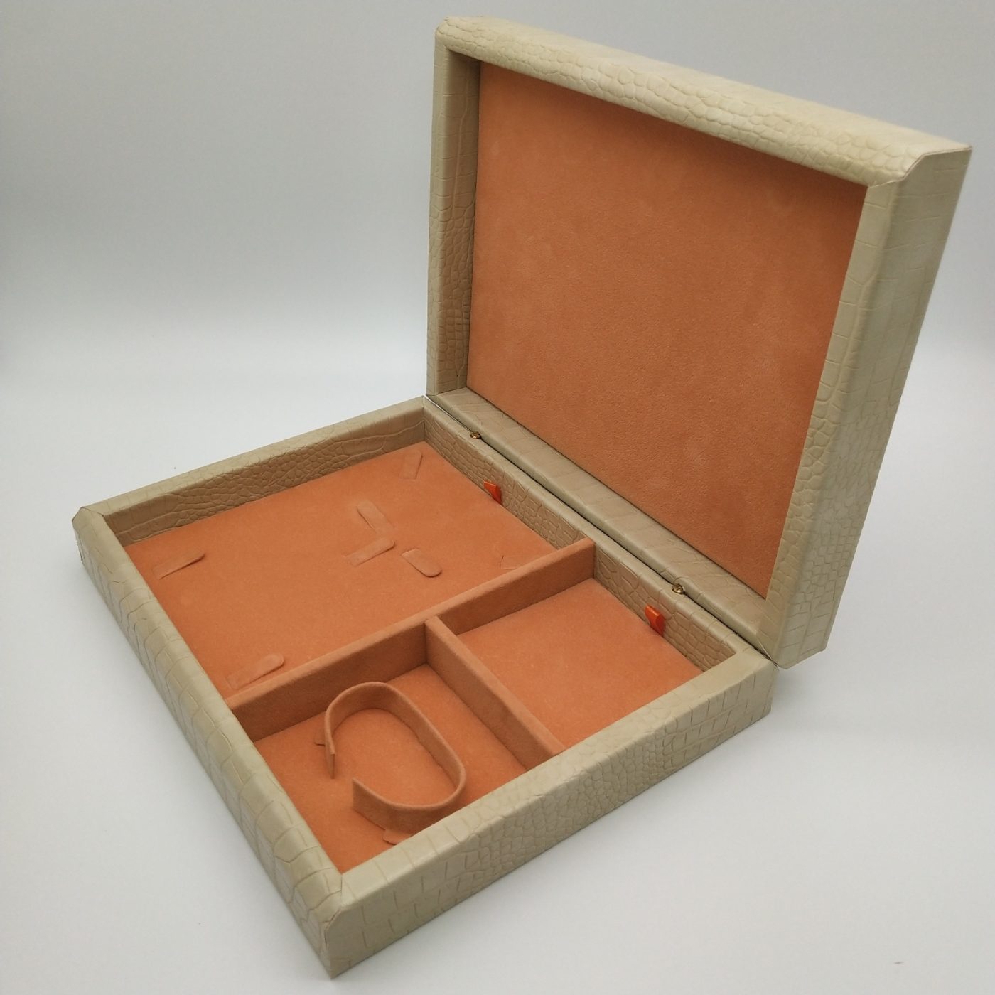 Luxury All-in-one Wooden Jewelry Gift Box – Rigid Flip-top Custom Packaging View 3