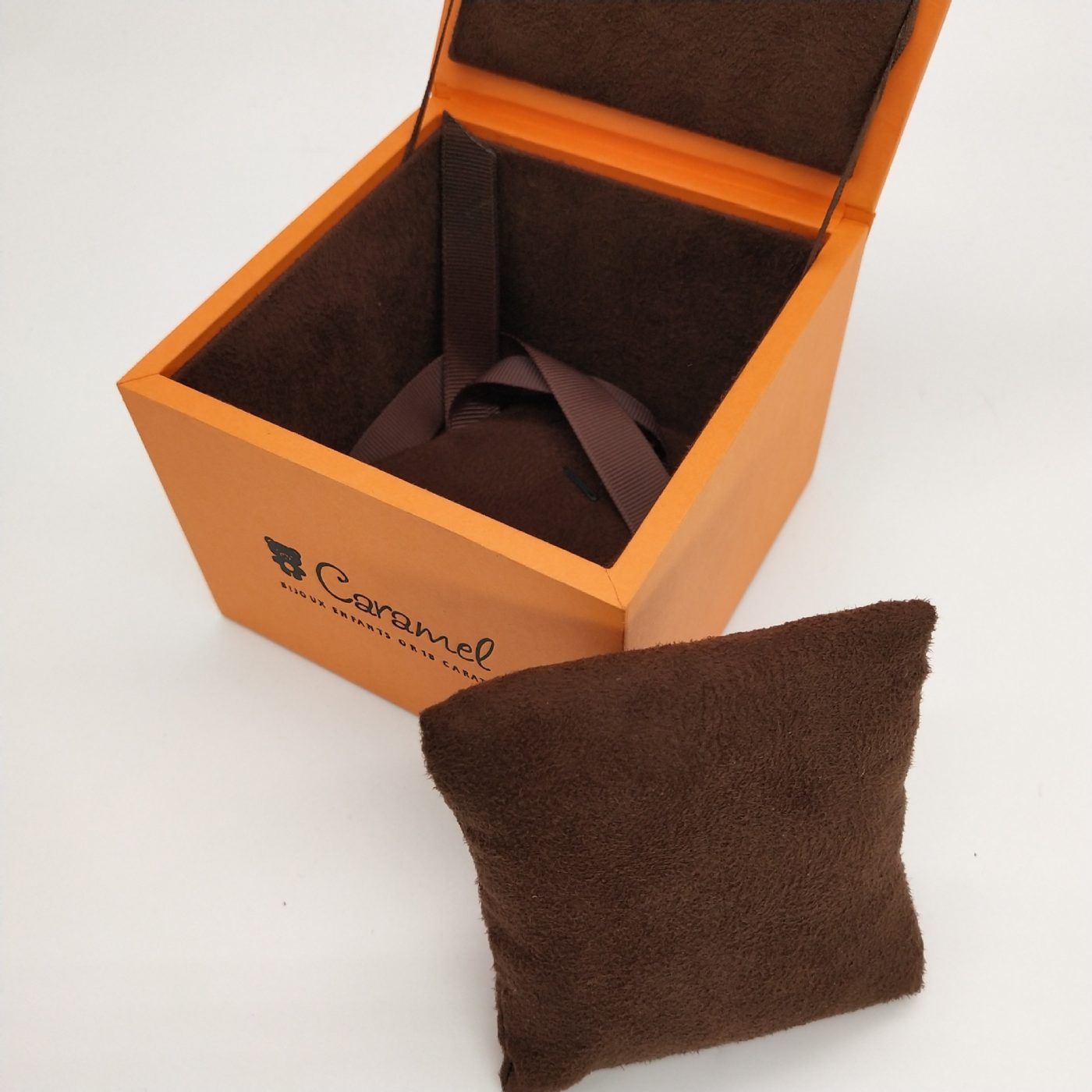 Modern Wooden Watch Gift Box – Sustainable Luxury Packaging View 1