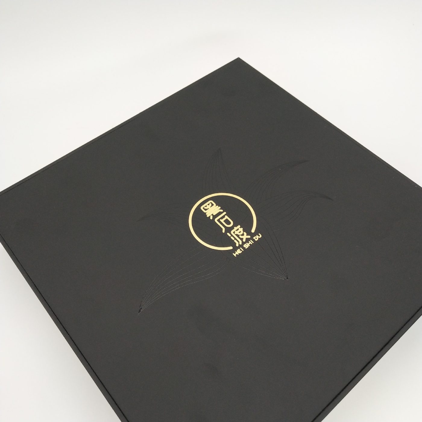 Modern Luxury Gift Box – Rigid Eco-friendly Packaging View 3