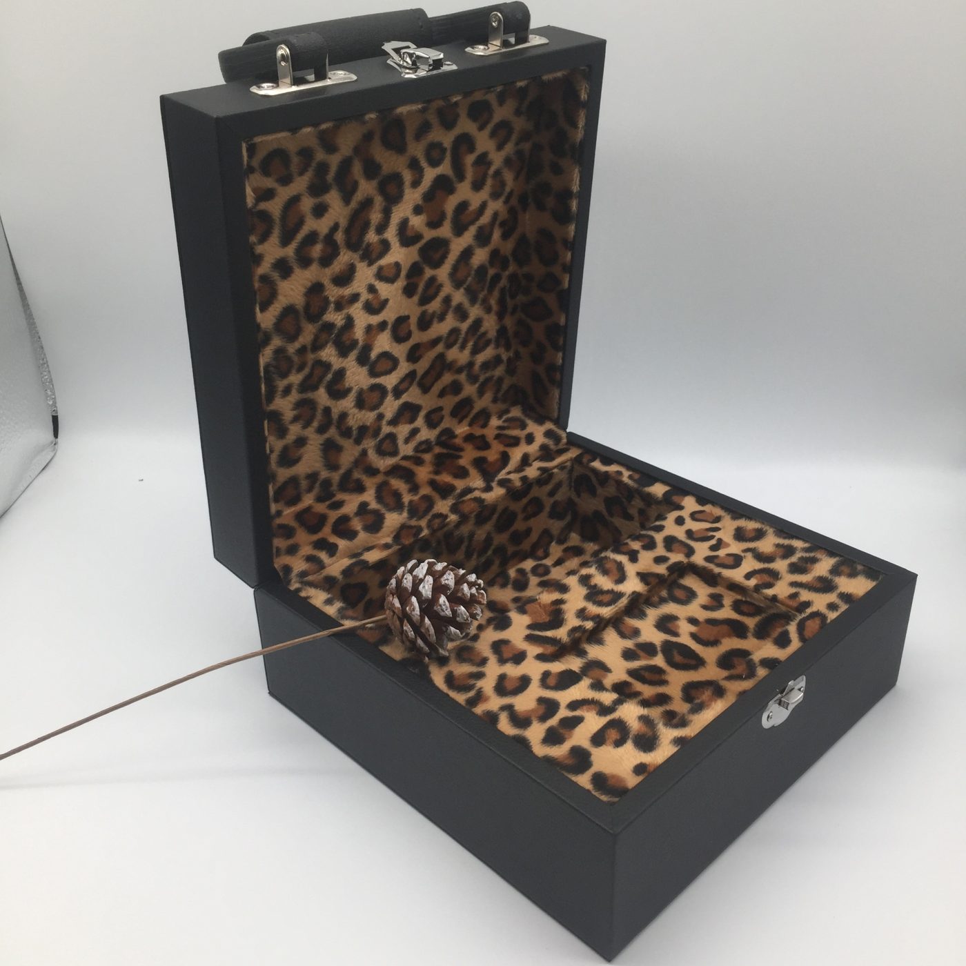 Modern Leopard Pattern PU Leather Gift Box – Rigid Custom Packaging View 1