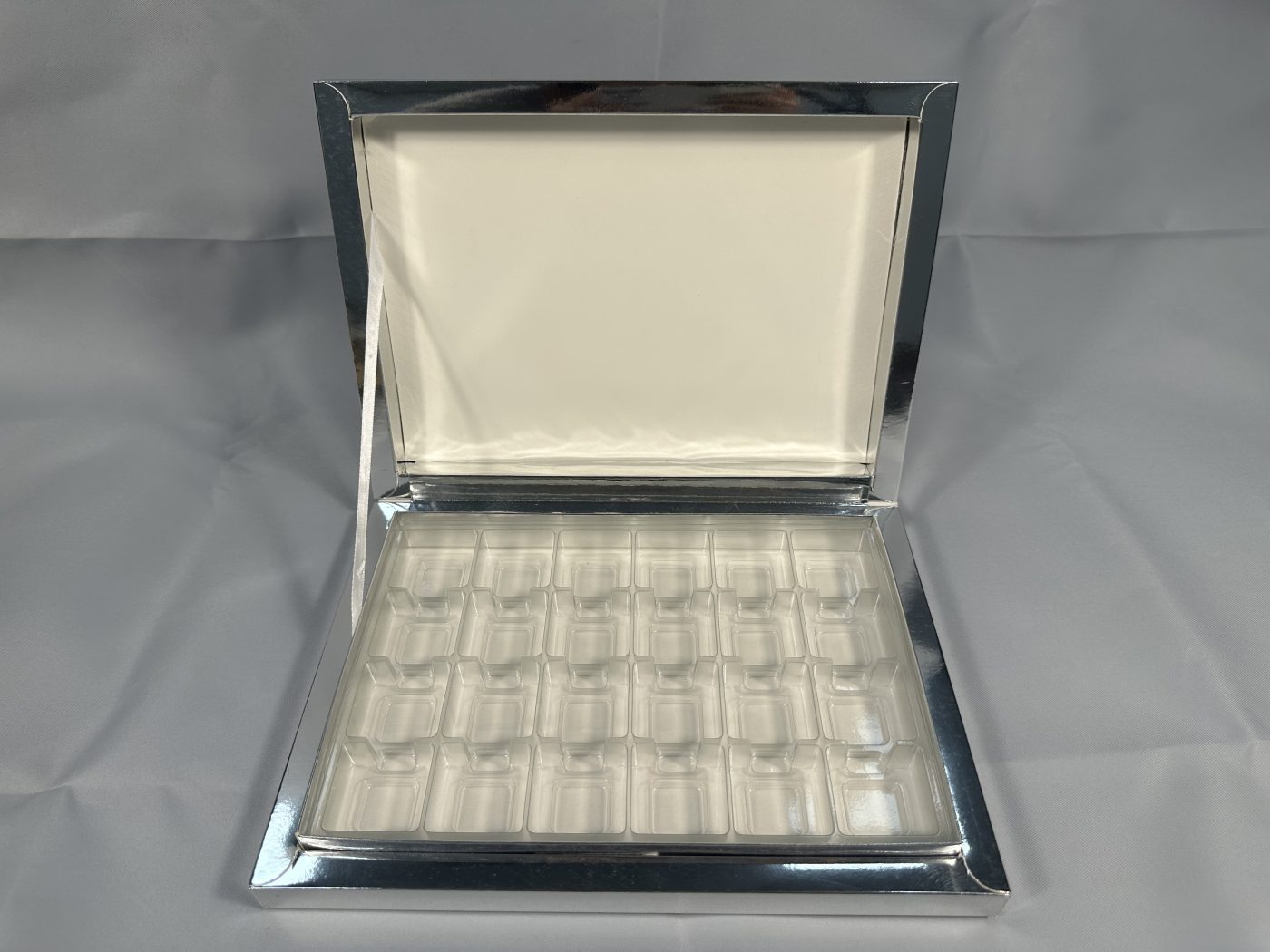 Gold/Silver Cardboard Chocolate Box with PET Plastic Tray Lamination Available View 4