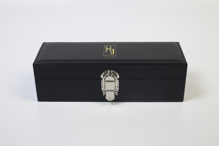 Elegant and high-quality packaging for pouches, perfume boxes, watch boxes, and jewelry Elegant and high-quality packaging for pouches, perfume boxes, watch boxes, and jewelry